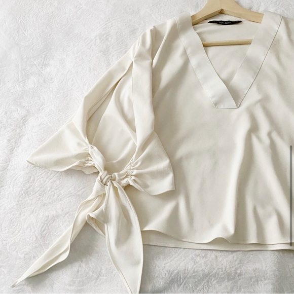 Zara Cropped V-Neck Toed Belled Sleeves - Picture 3 of 9